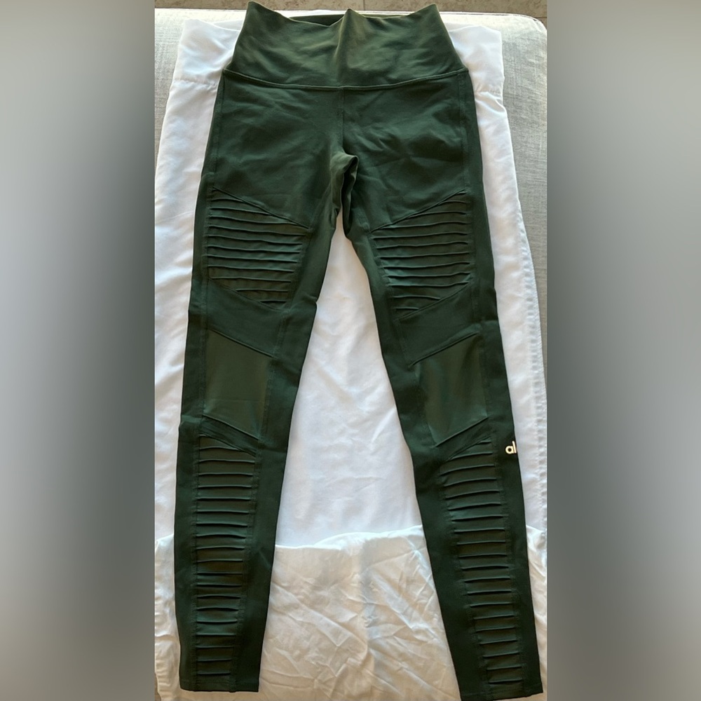 ALO Yoga High-Waist Moto Legging in Hunter/Hunter Glossy